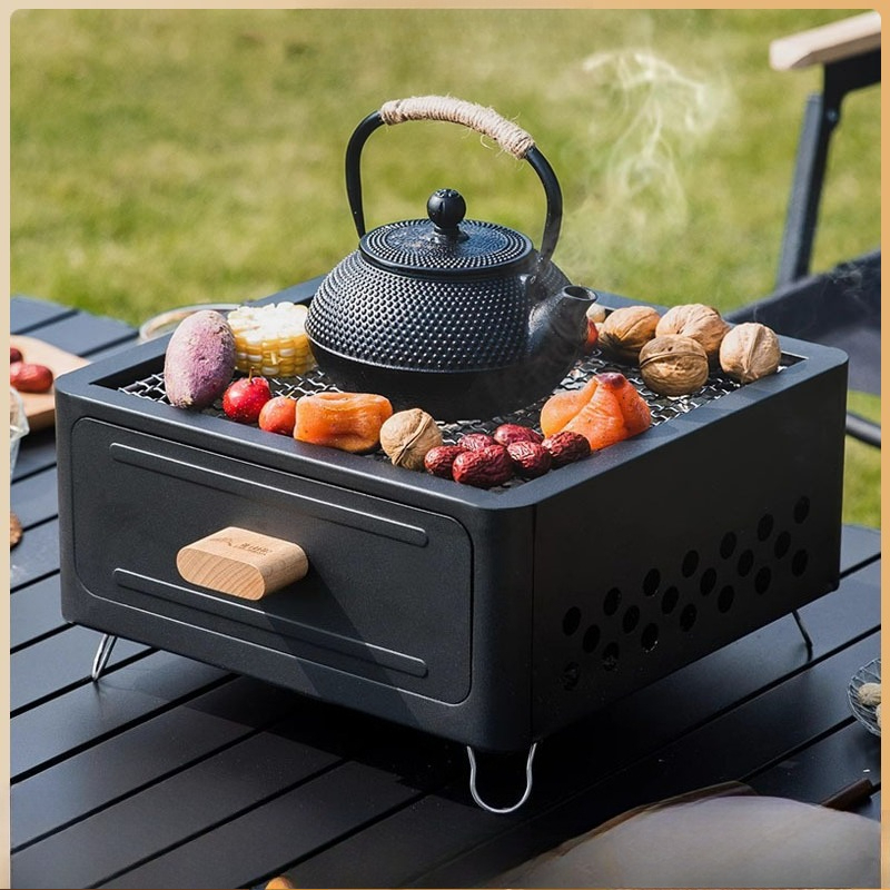 持ち運び可能な炭火焼きグリル。正方形の構造で、屋外でのキャン - Outdoor Furniture のレビューと価格